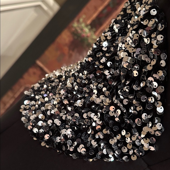 One Shoulder Sequins Detail Split Thigh Formal Dress - Picture 15 of 17